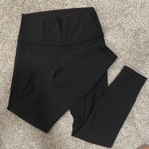 Lululemon Black Wunder Under leggings size 6